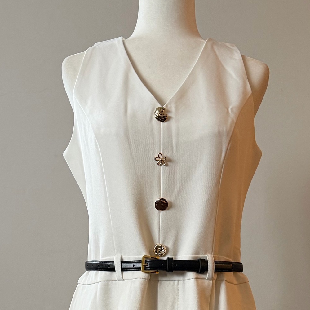 Elegant White Sleeveless Dress with Belt - Picture 2 of 6